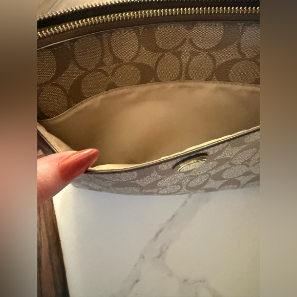 COACH Crossbody ✨ - Picture 3 of 4